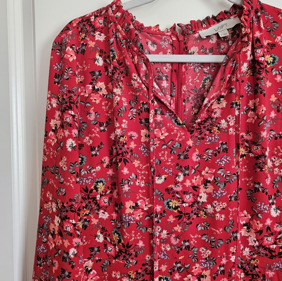 Loft Red Floral Primrose Ruffle Trim Tie Neckline Flare Long Sleeve Dress Size 8 - Picture 3 of 9